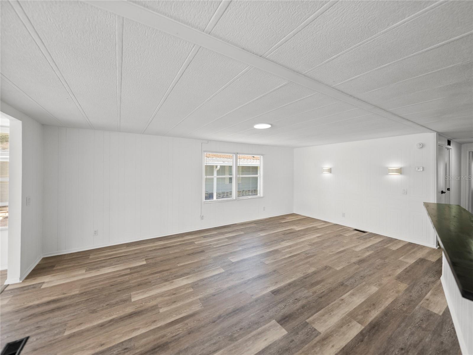 Image 12 of 73 For 1610 Reynolds Road 35