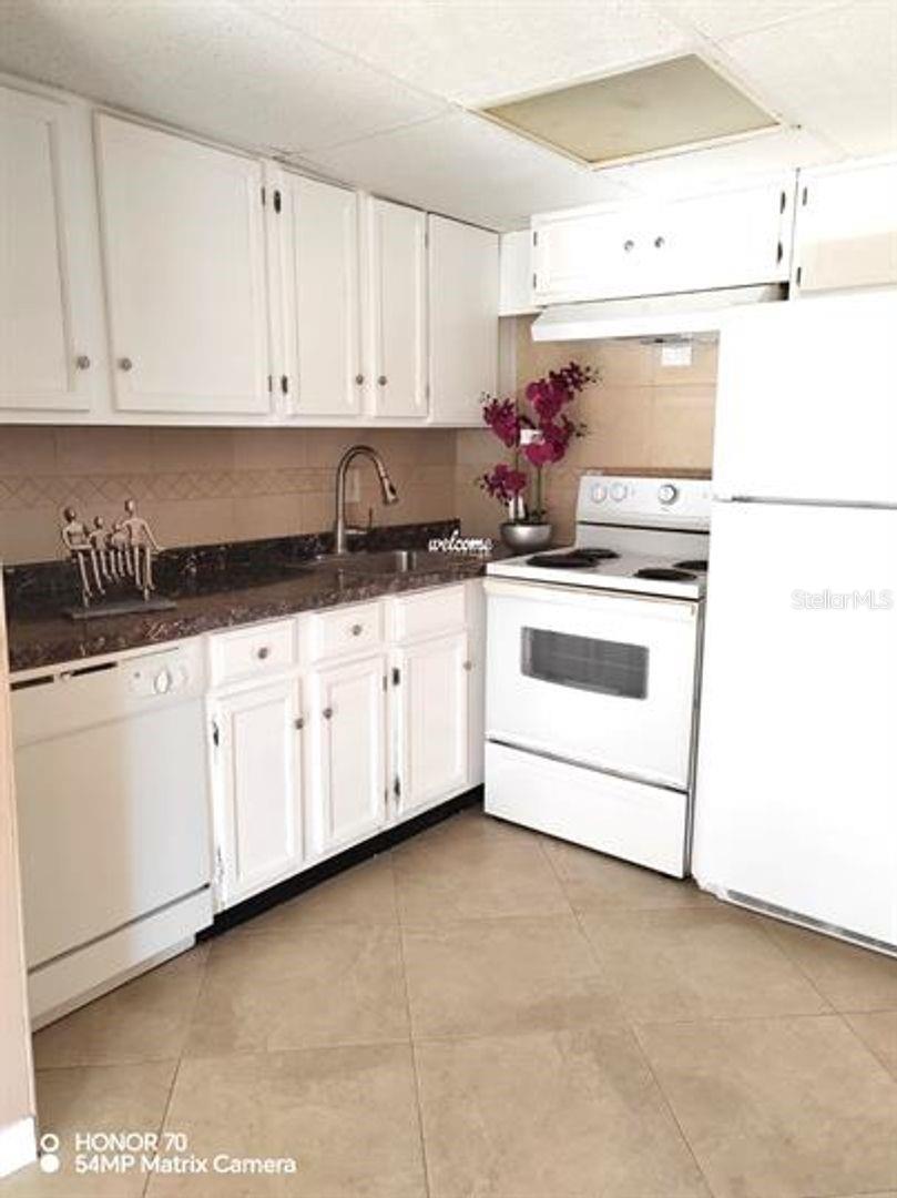 Image 10 of 18 For 2500 Harn Boulevard F26
