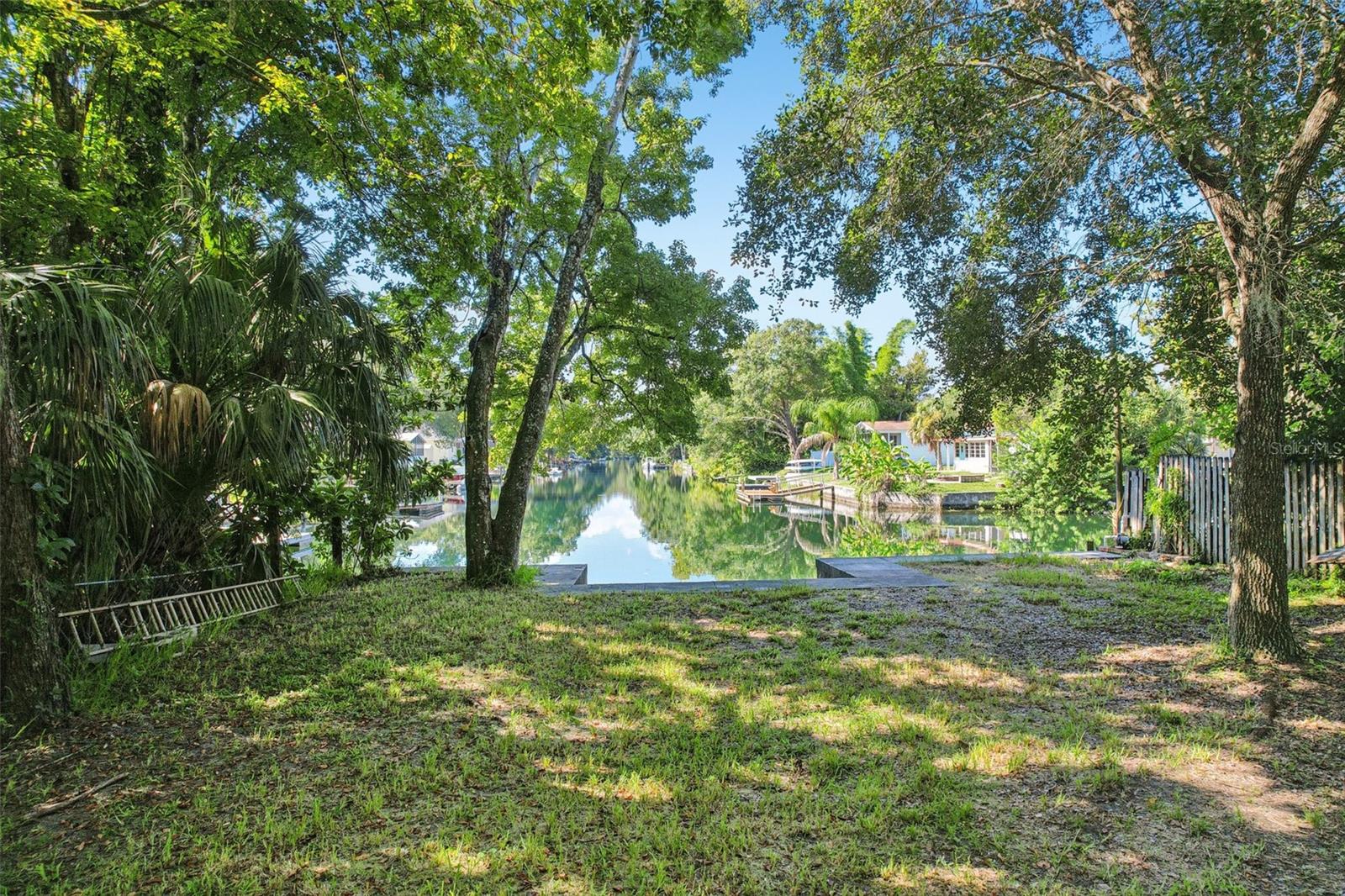 Listing photo id 9 for 6951 Richard Drive