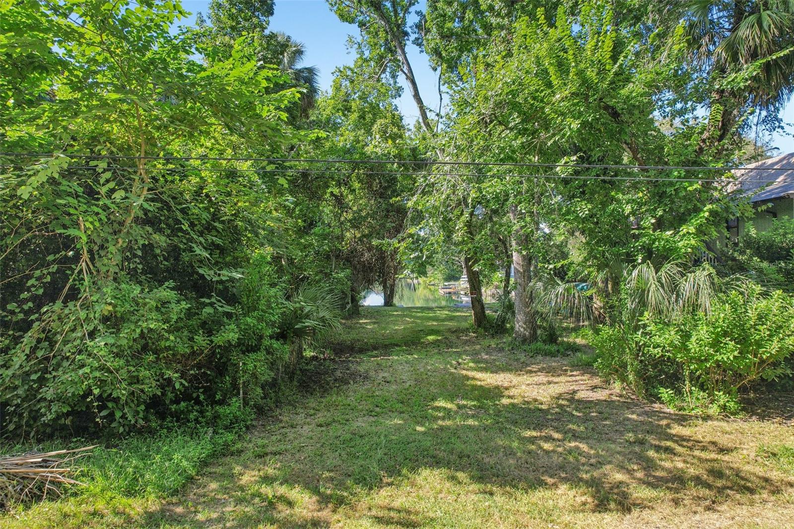 Listing photo id 2 for 6951 Richard Drive