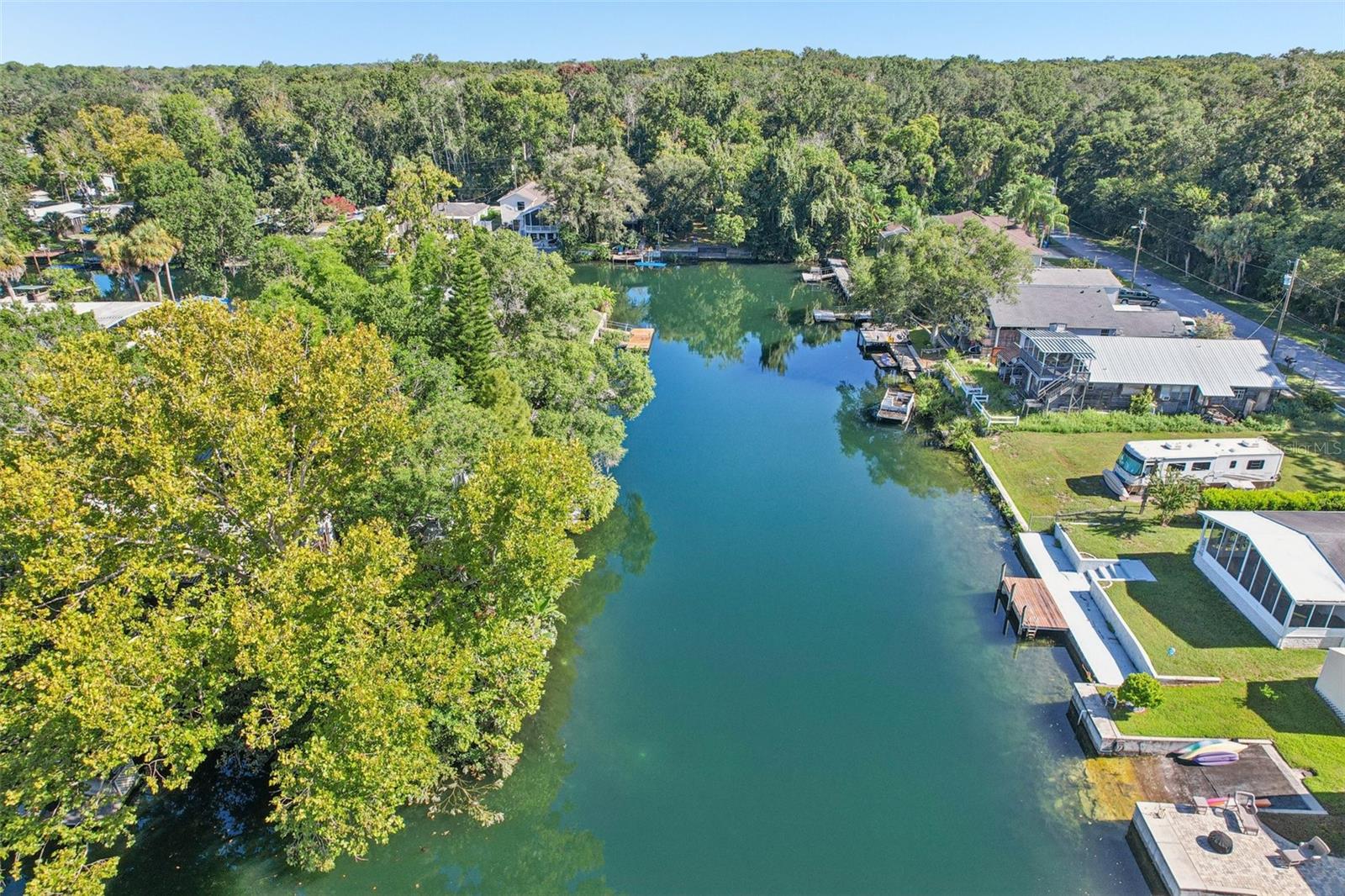 Listing photo id 4 for 6951 Richard Drive