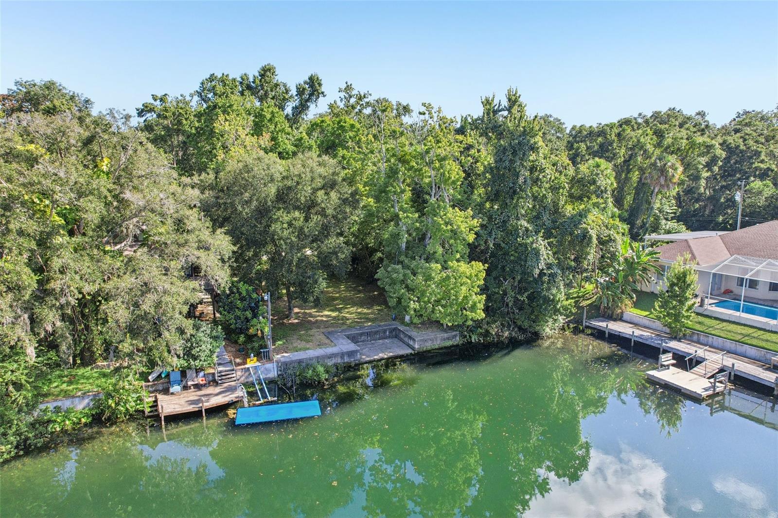 Listing photo id 5 for 6951 Richard Drive