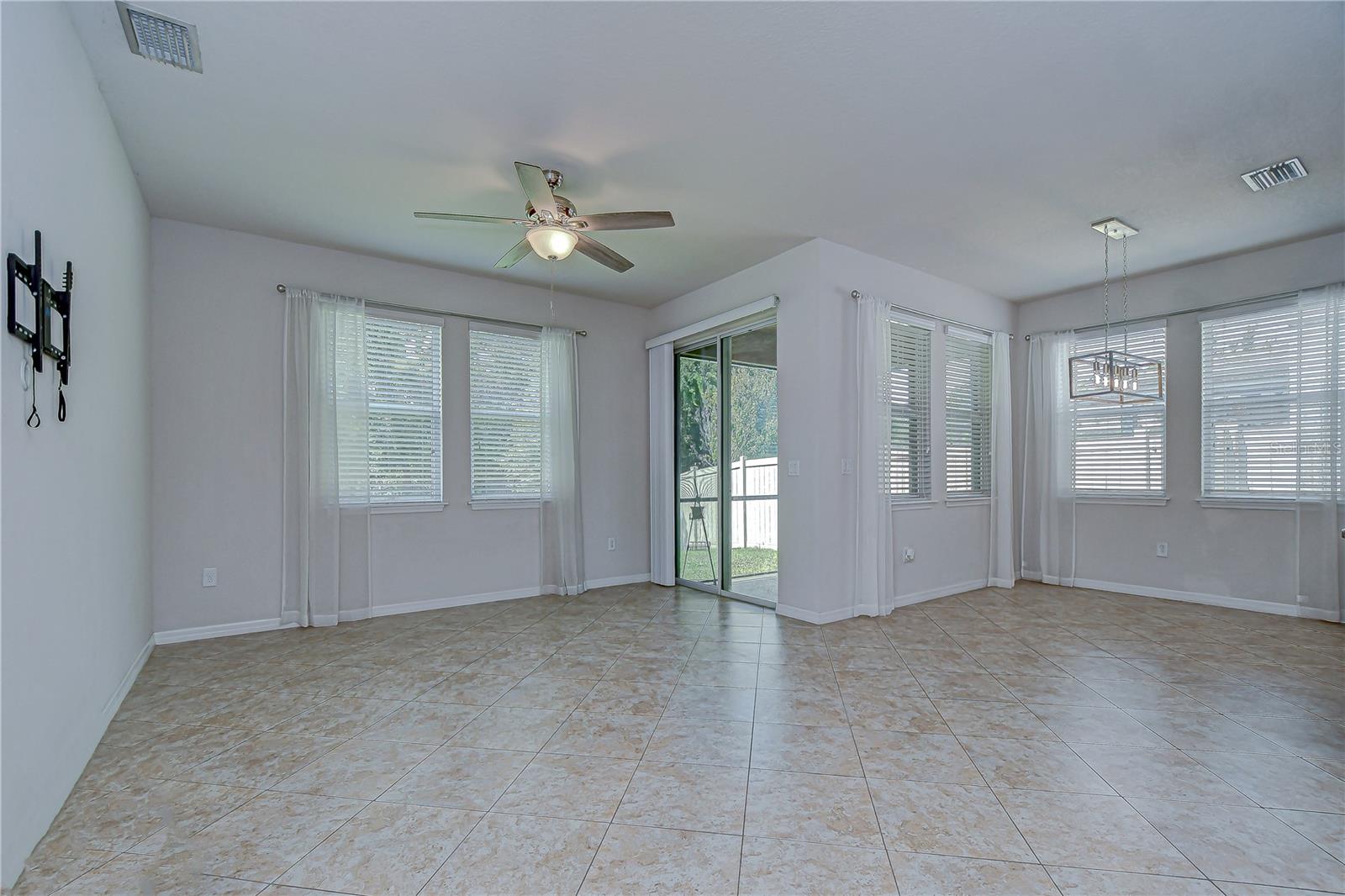 Image 14 of 41 For 11162 Spring Point Circle