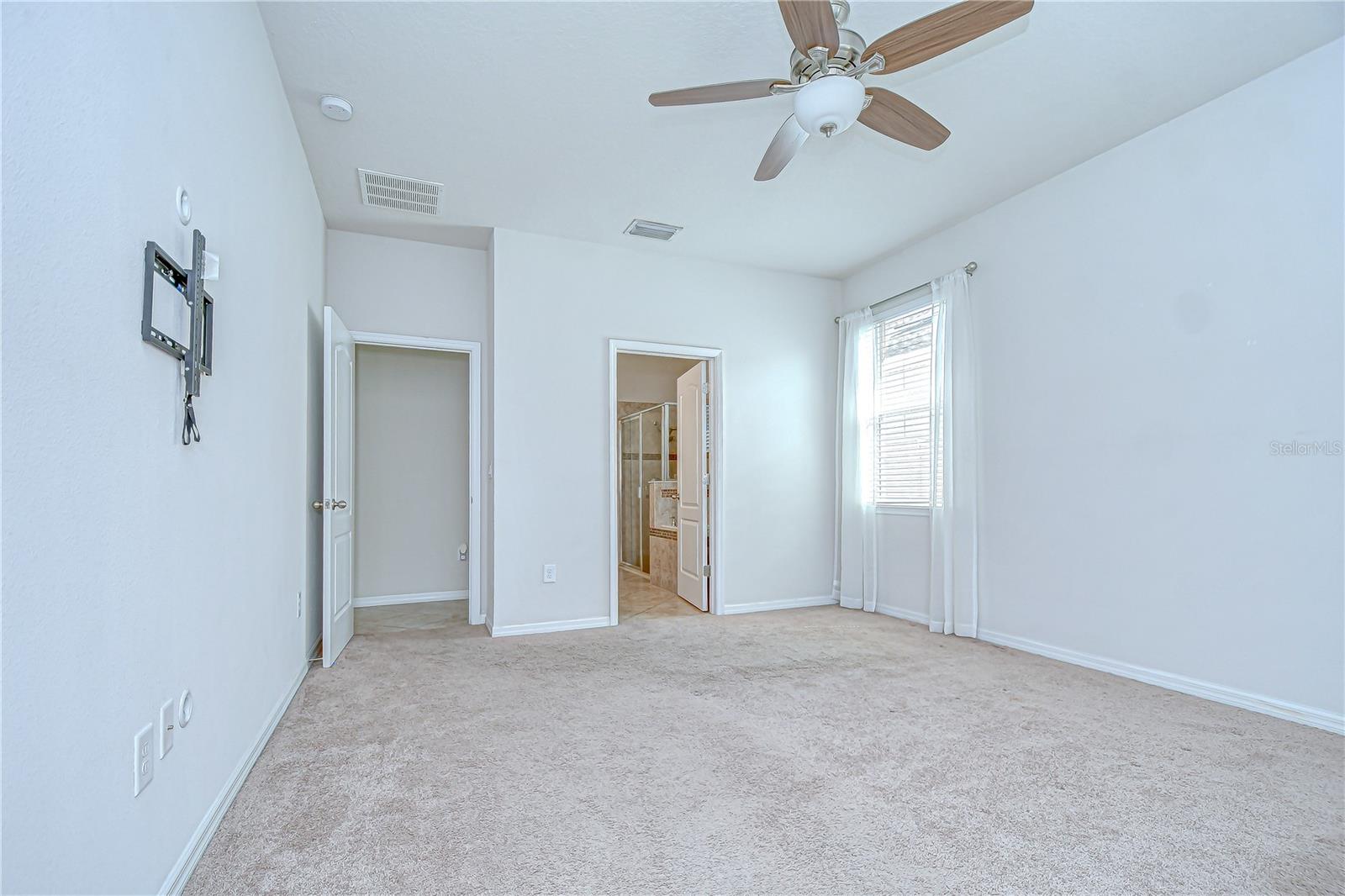 Image 17 of 41 For 11162 Spring Point Circle