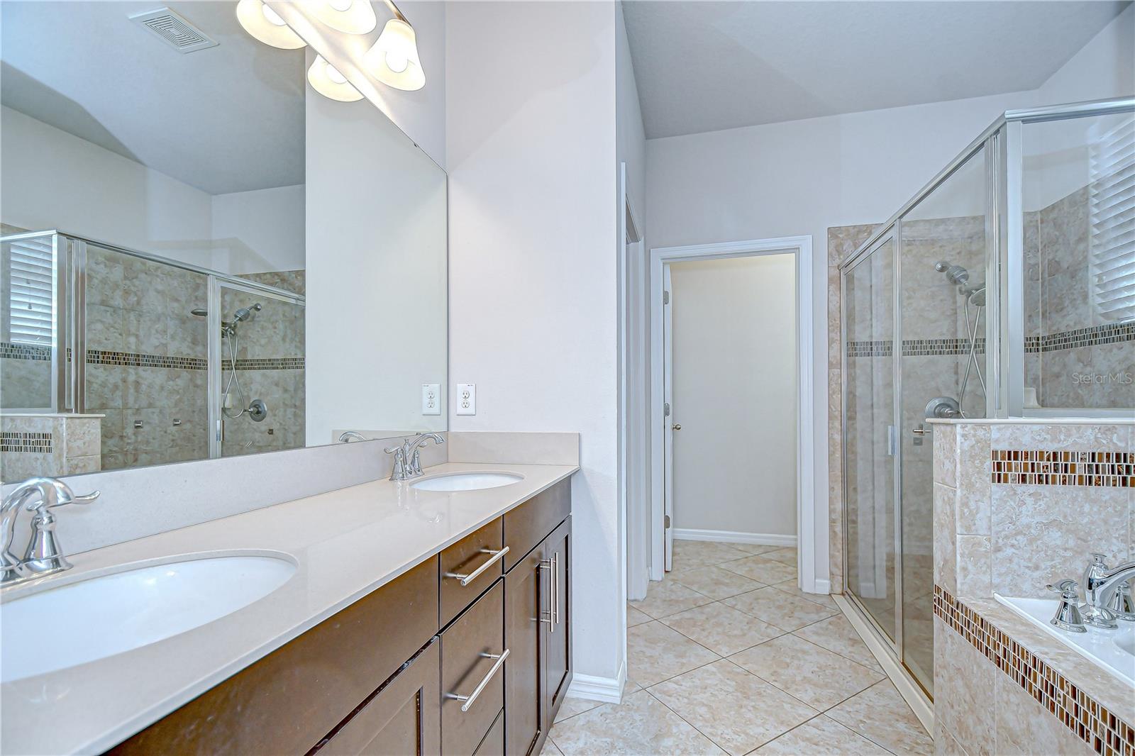 Image 18 of 41 For 11162 Spring Point Circle