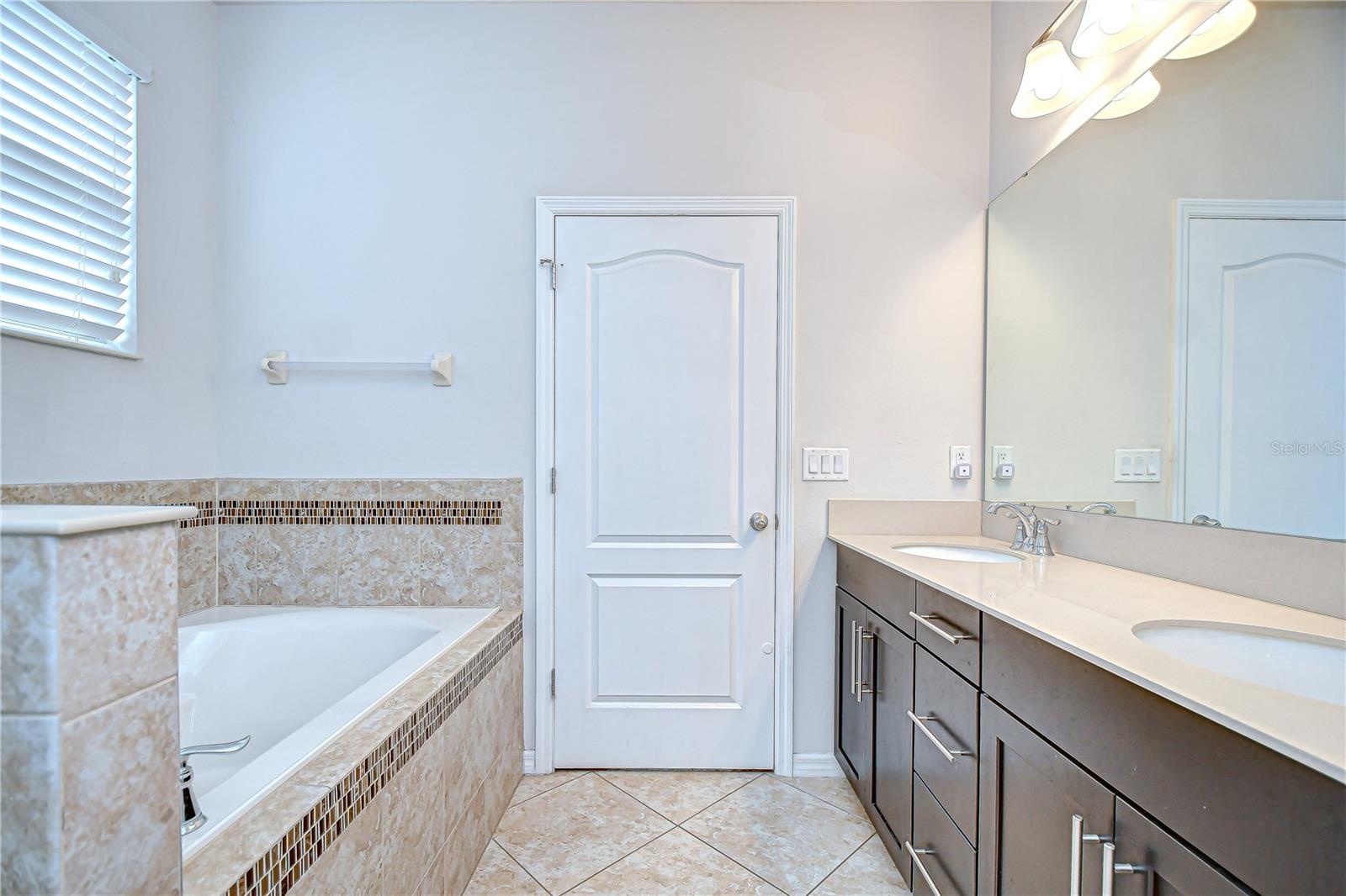 Image 20 of 41 For 11162 Spring Point Circle