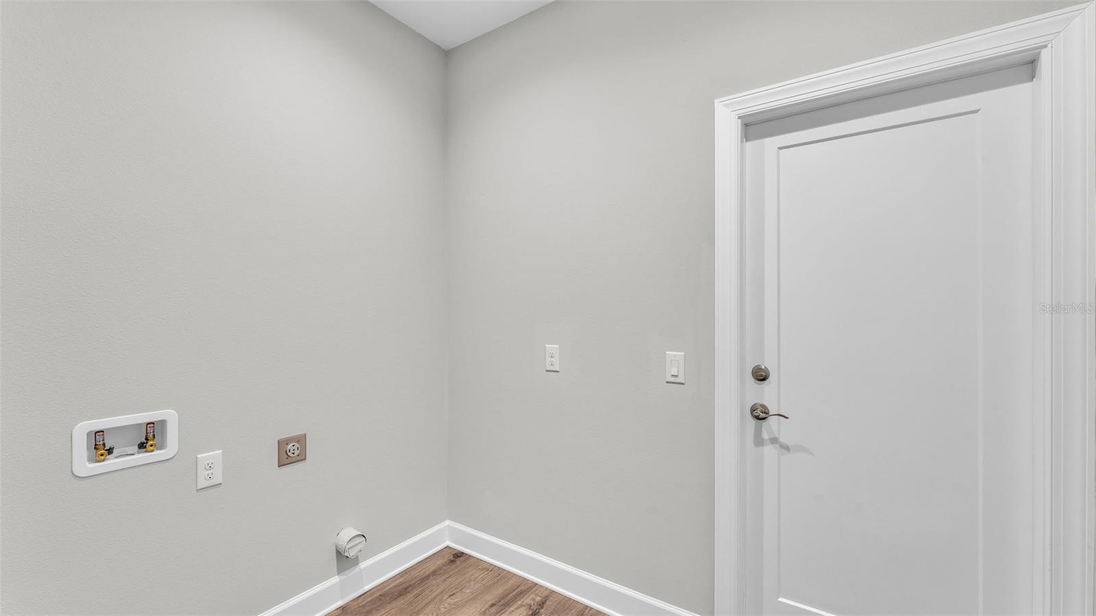Image 31 of 43 For 4541 Fairway Oaks Drive