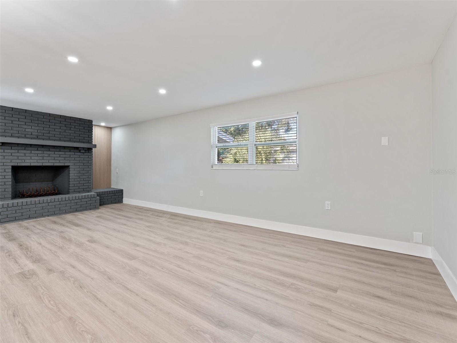 Image 21 of 38 For 2952 Webley Drive