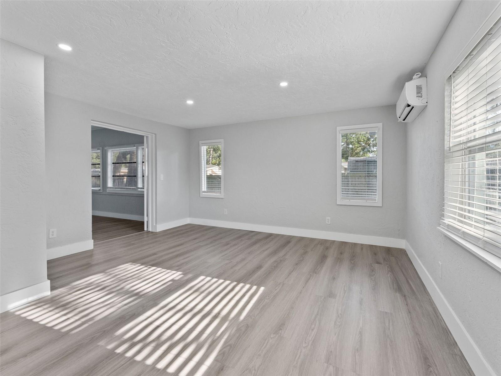 Image 26 of 38 For 2952 Webley Drive