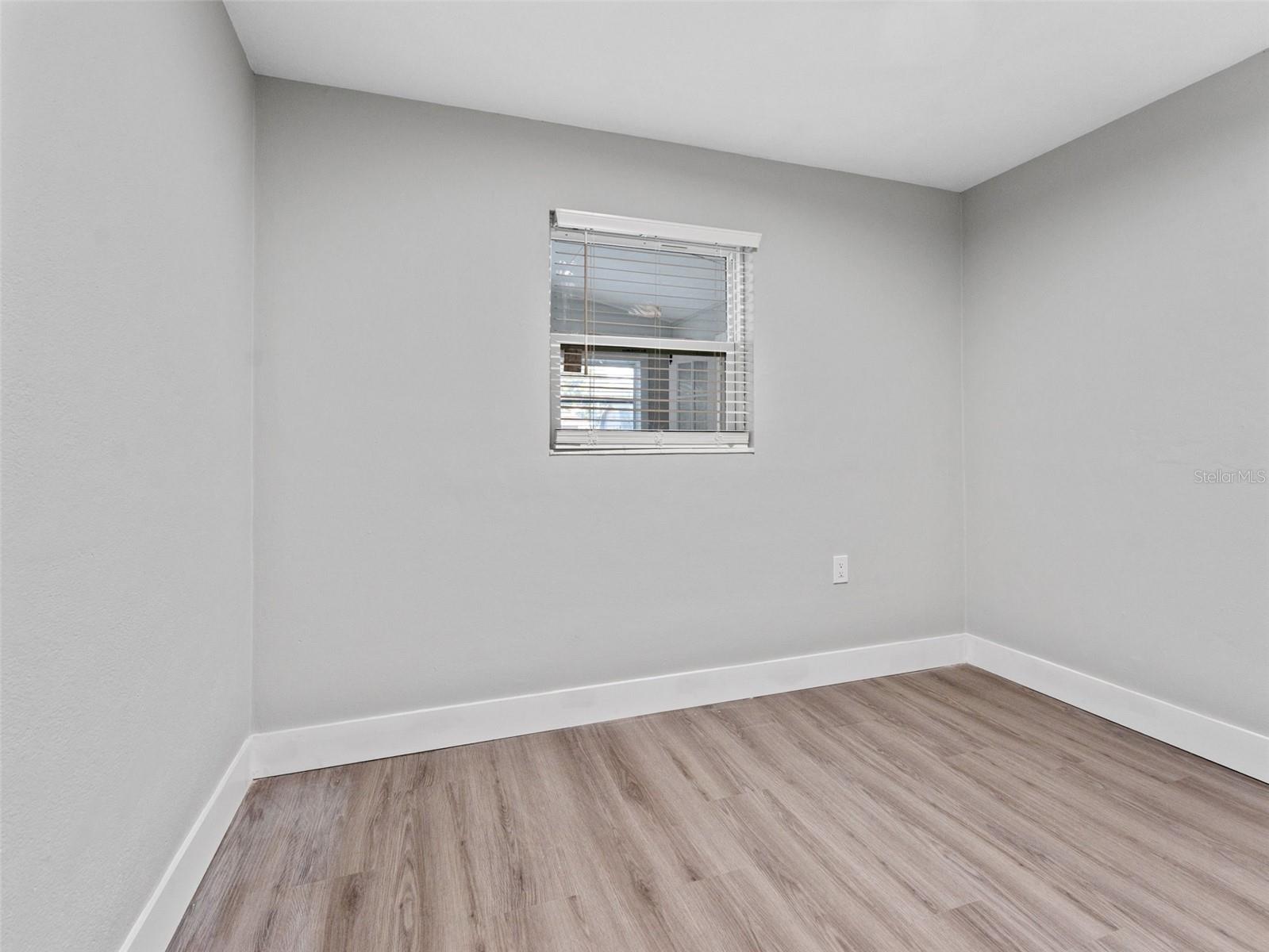 Image 29 of 38 For 2952 Webley Drive