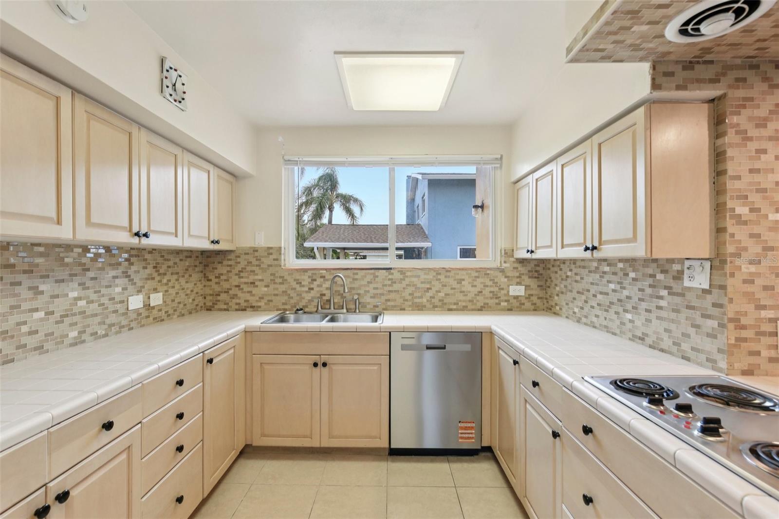 Image 23 of 62 For 941 Gulf Boulevard