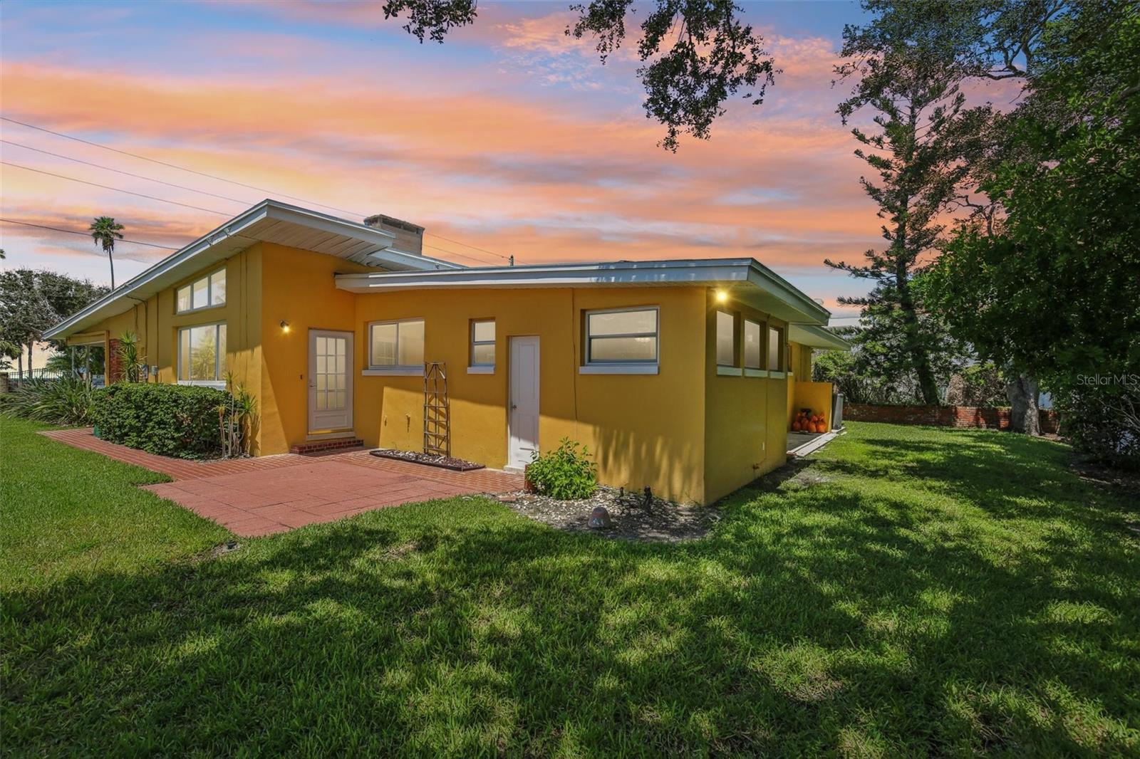 Image 4 of 62 For 941 Gulf Boulevard