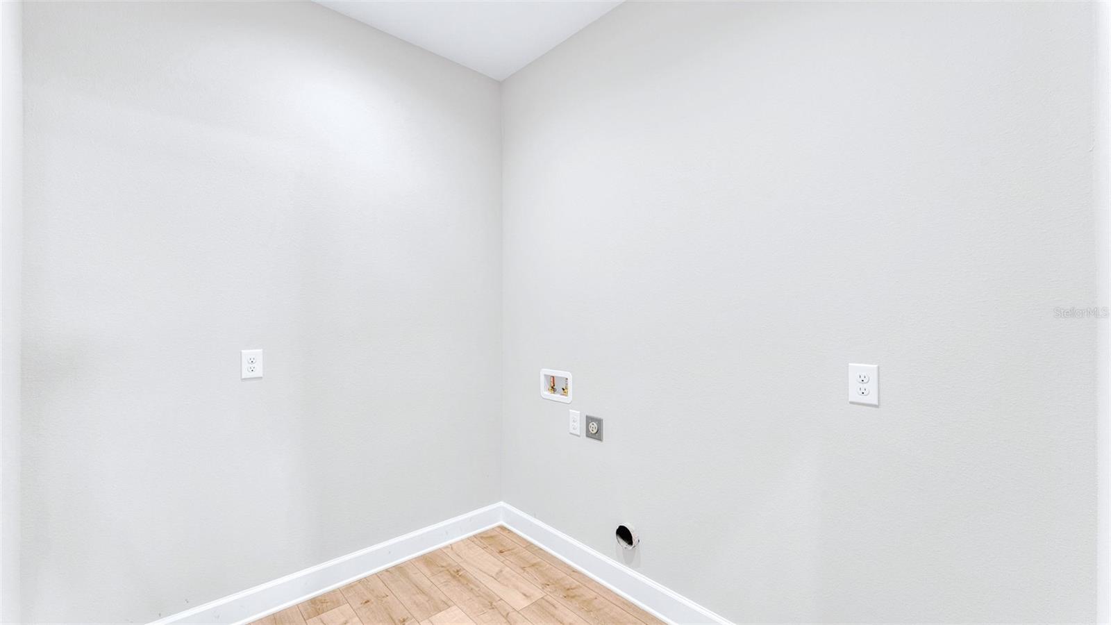 Image 32 of 47 For 4537 Fairway Oaks Drive