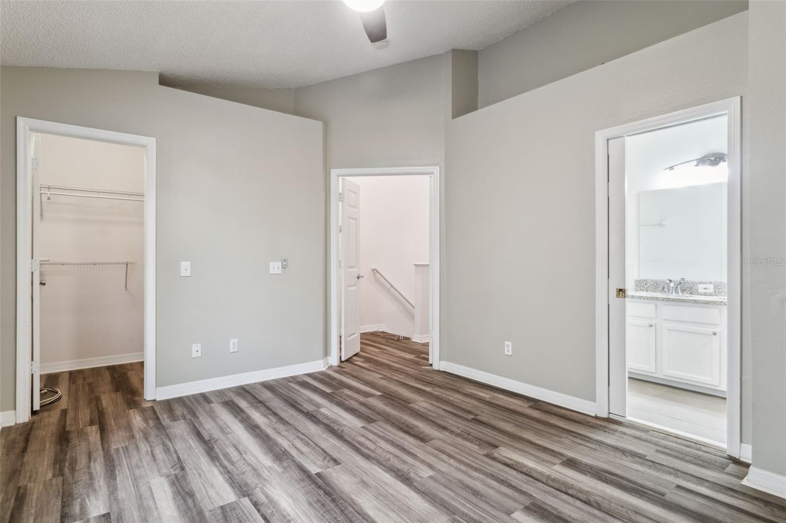 Image 12 of 25 For 655 Vallance Way Ne