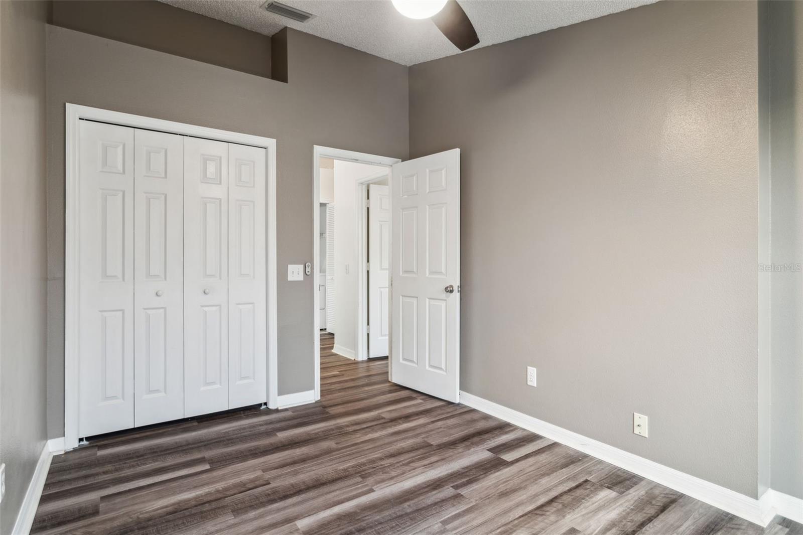 Image 16 of 25 For 655 Vallance Way Ne