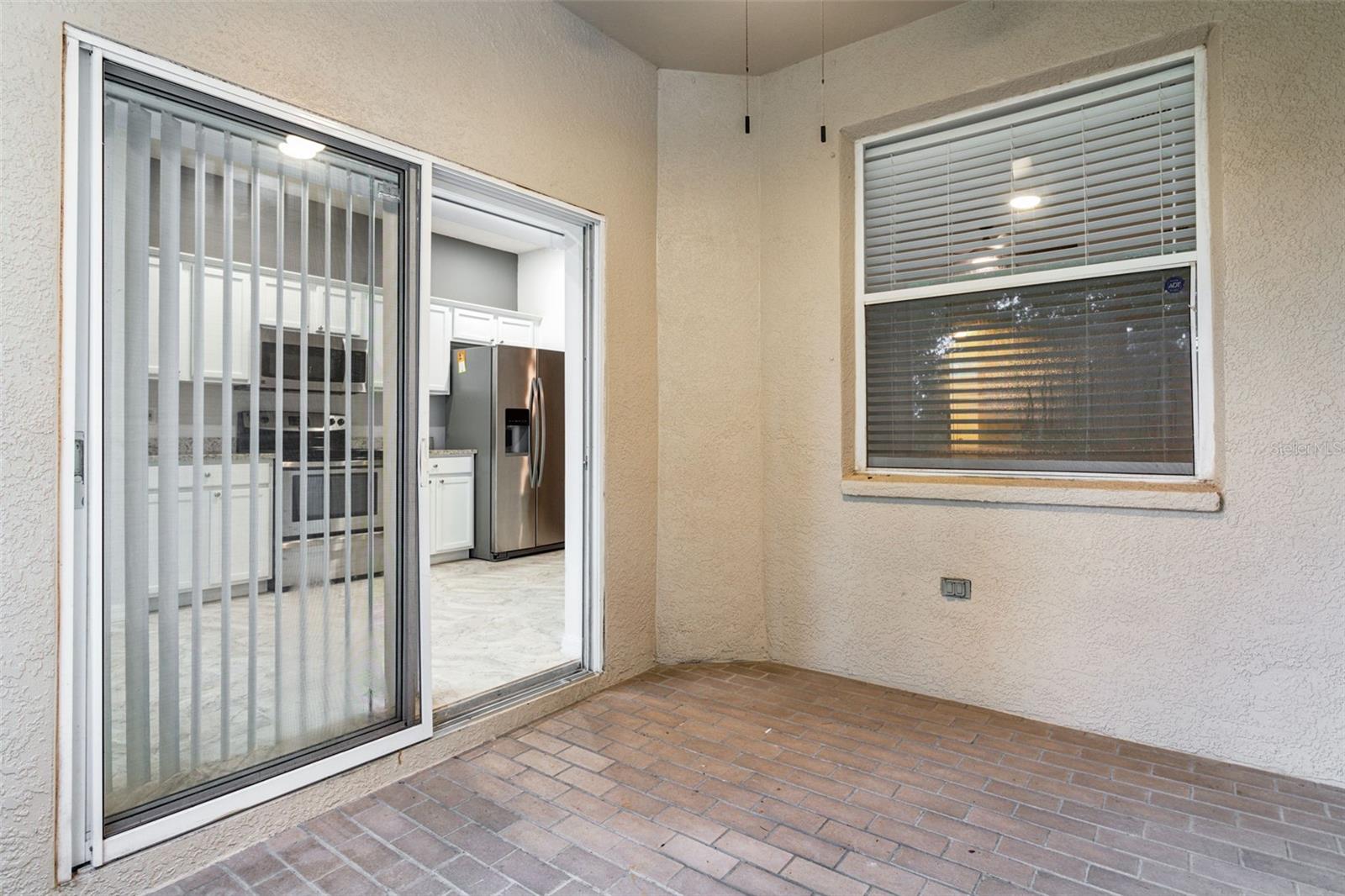 Image 22 of 25 For 655 Vallance Way Ne