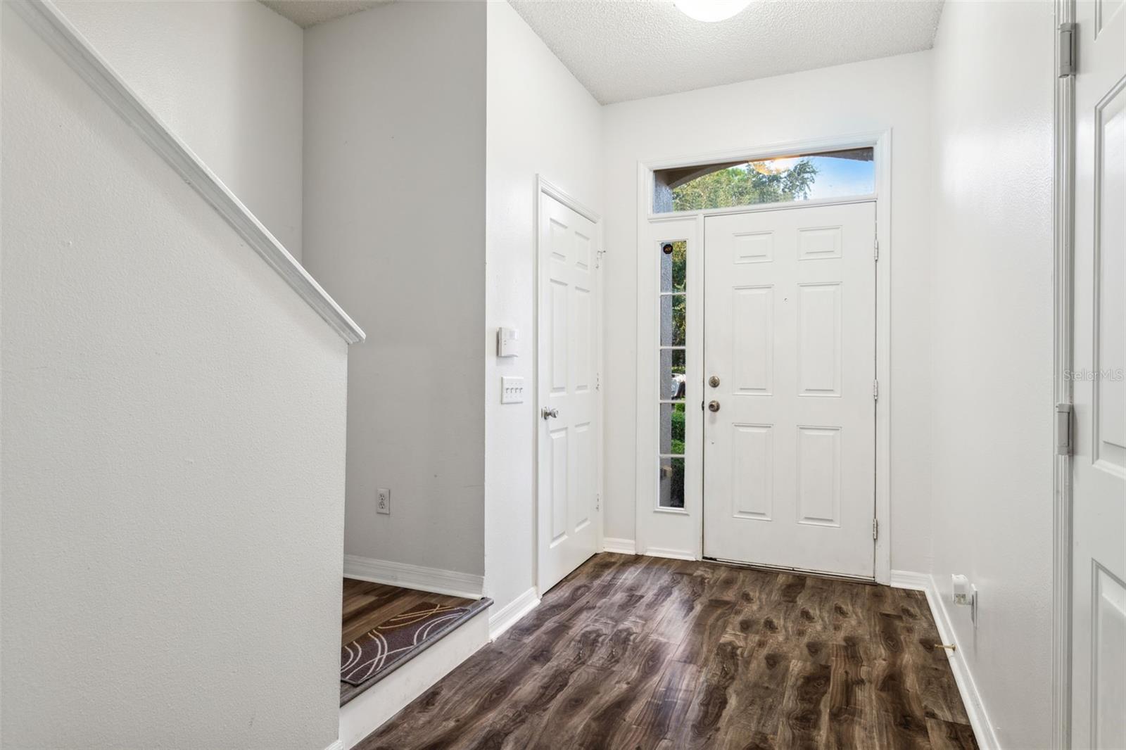 Image 3 of 25 For 655 Vallance Way Ne