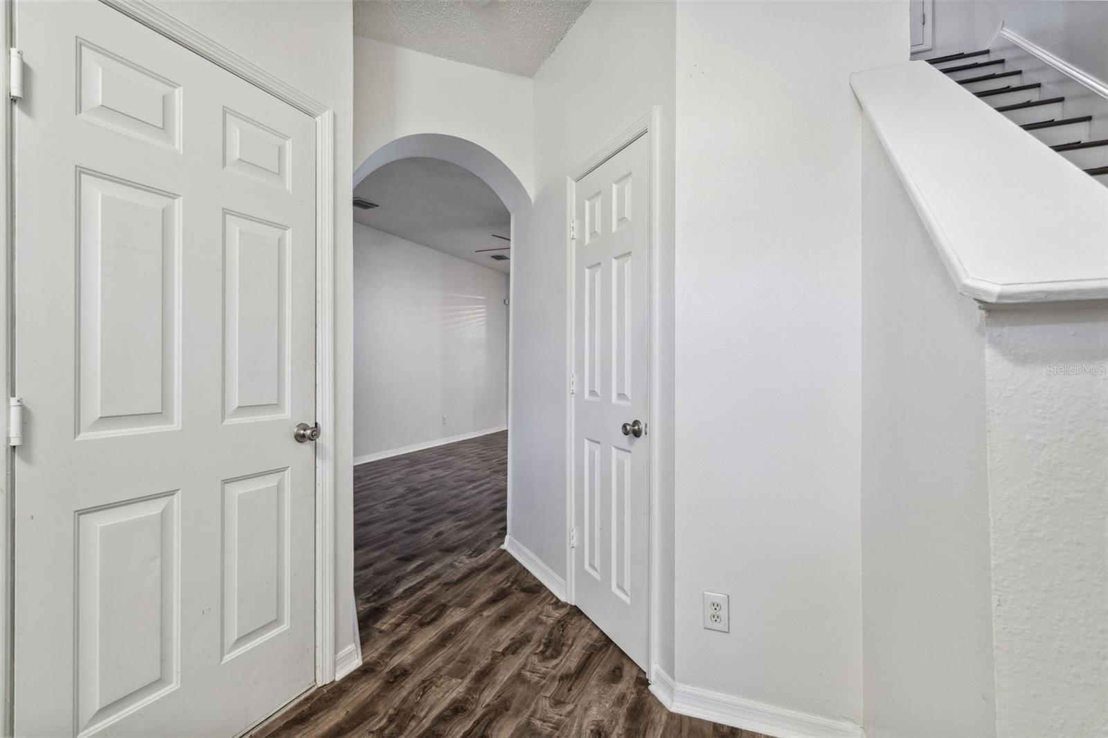 Image 4 of 25 For 655 Vallance Way Ne