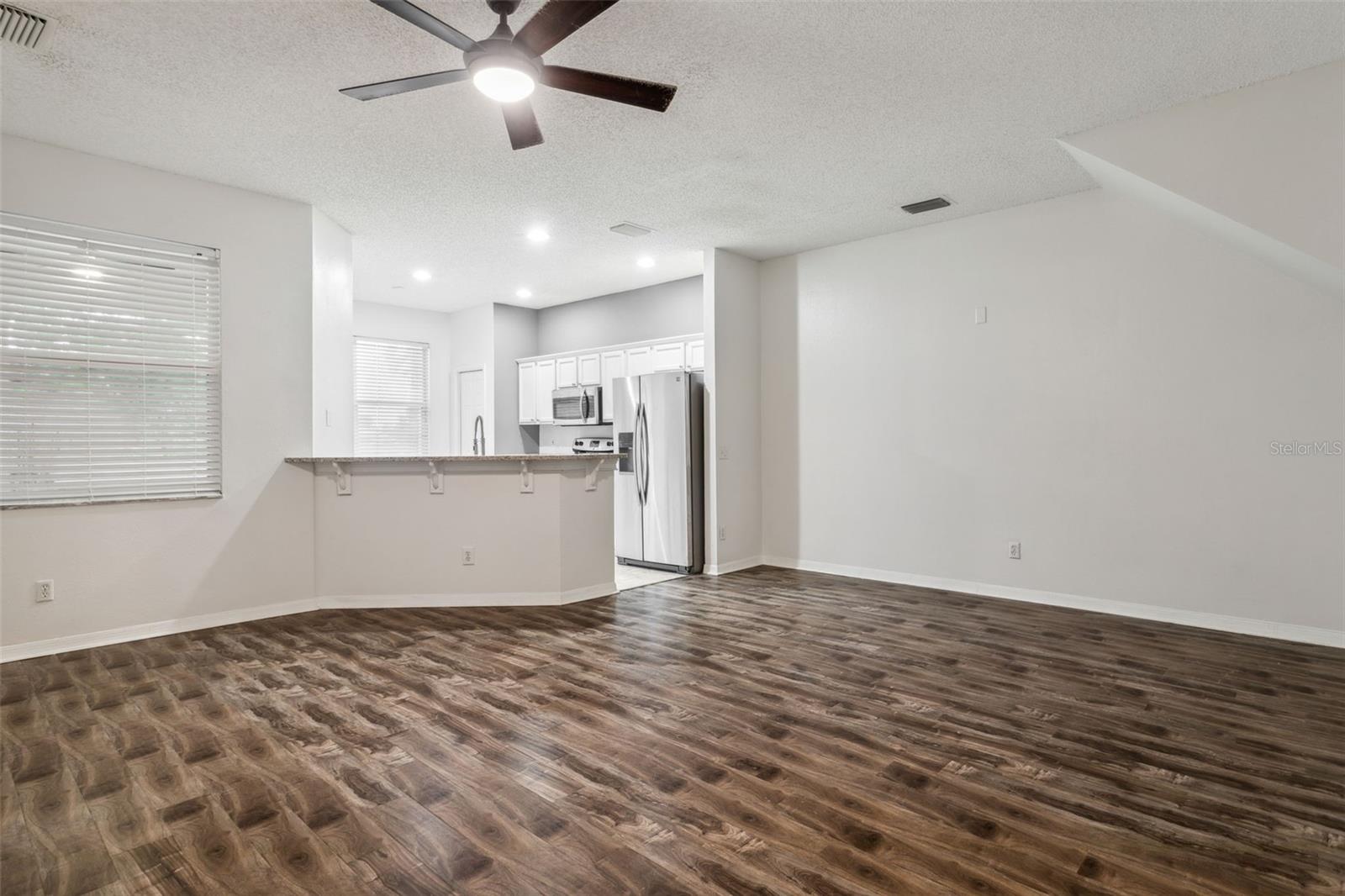 Image 6 of 25 For 655 Vallance Way Ne