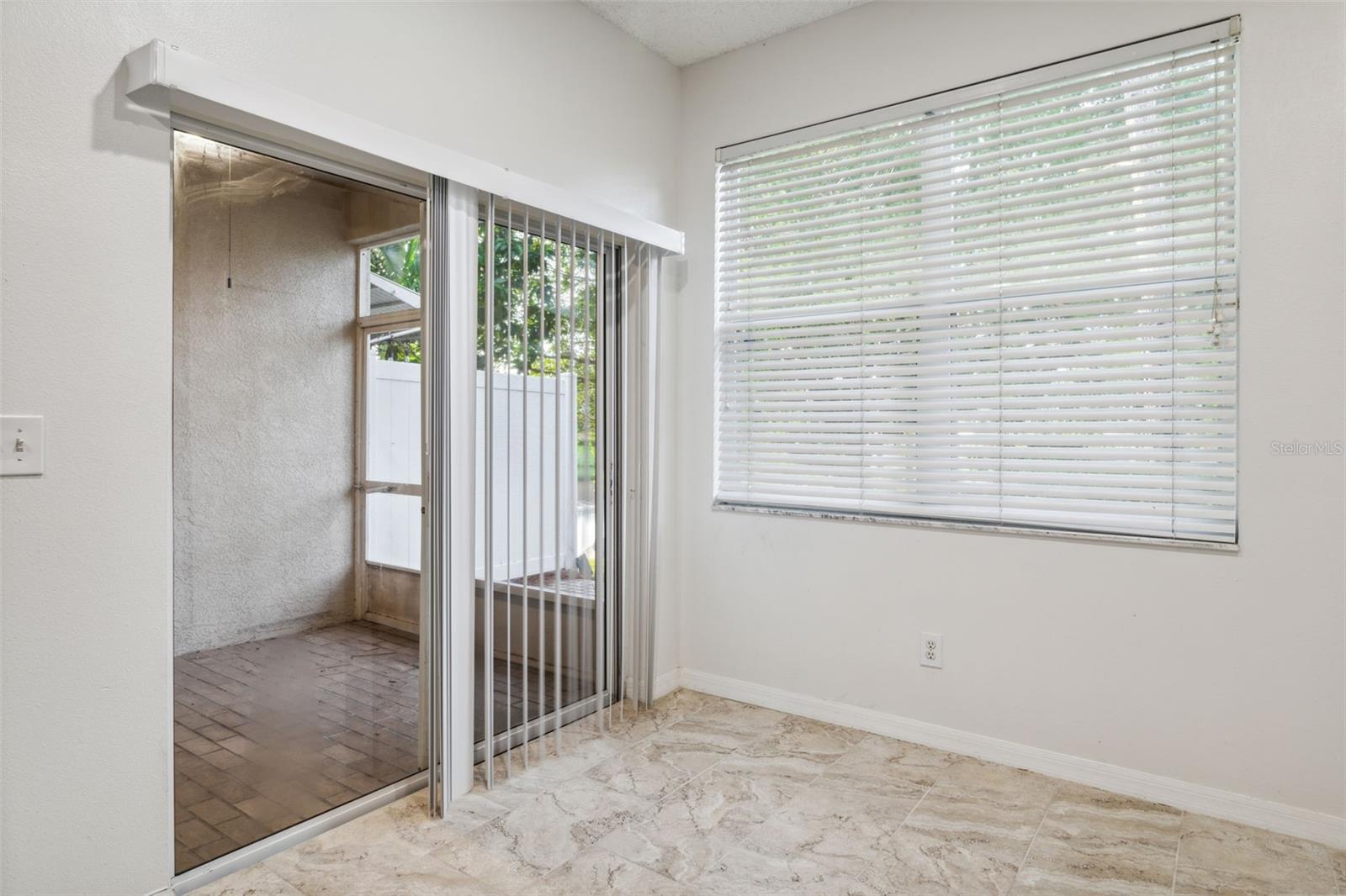 Image 9 of 25 For 655 Vallance Way Ne