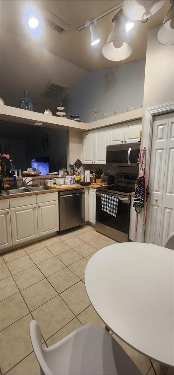 Image 11 of 15 For 39 Cherry Street