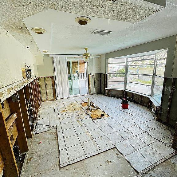 Listing photo id 8 for 5937 Beverly Drive