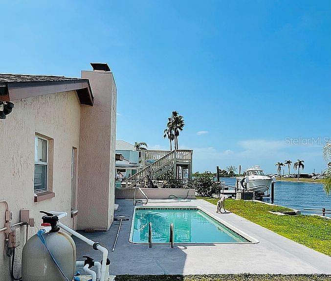 Listing photo id 15 for 5937 Beverly Drive