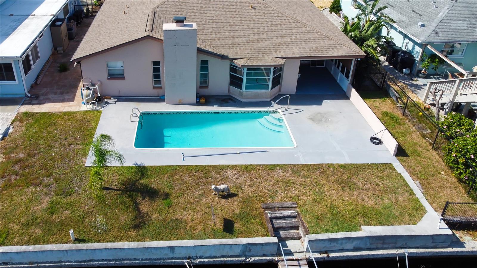 Listing photo id 16 for 5937 Beverly Drive