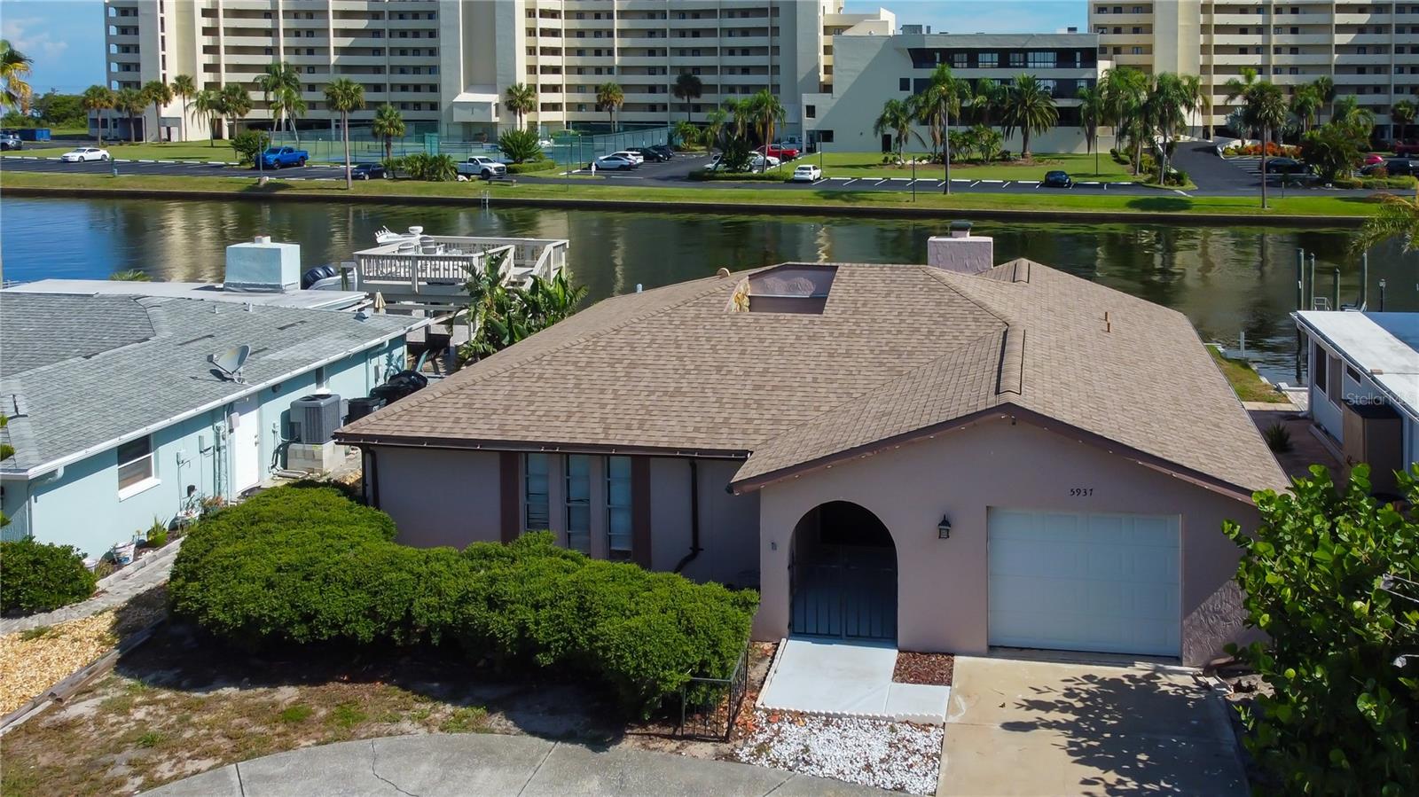 Listing photo id 17 for 5937 Beverly Drive