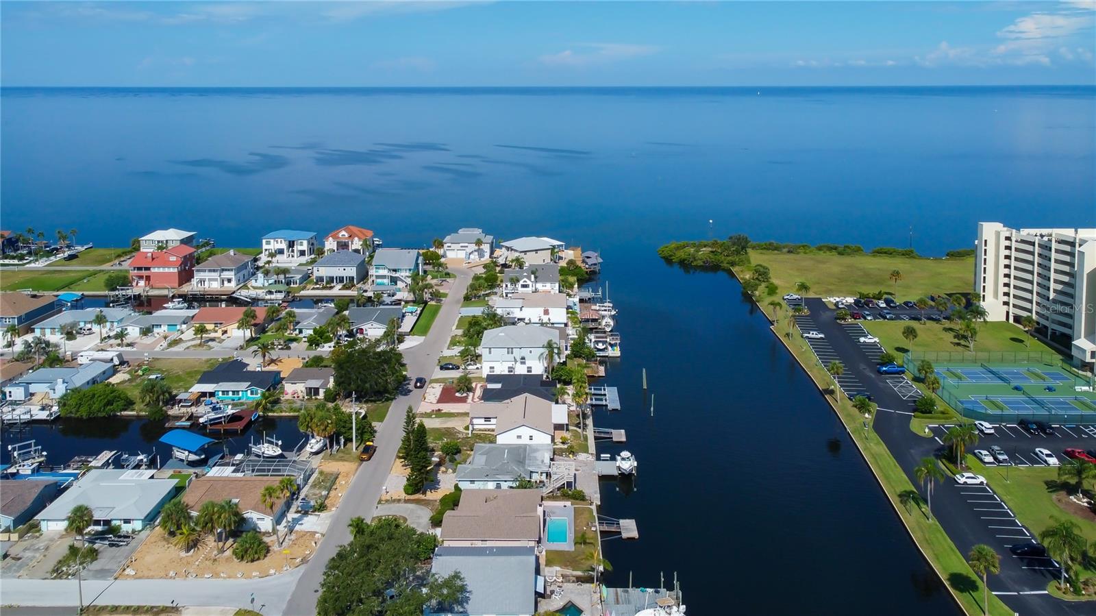Listing photo id 21 for 5937 Beverly Drive