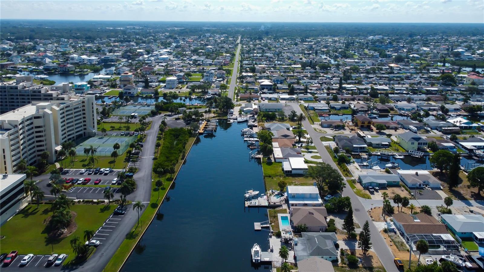 Listing photo id 22 for 5937 Beverly Drive