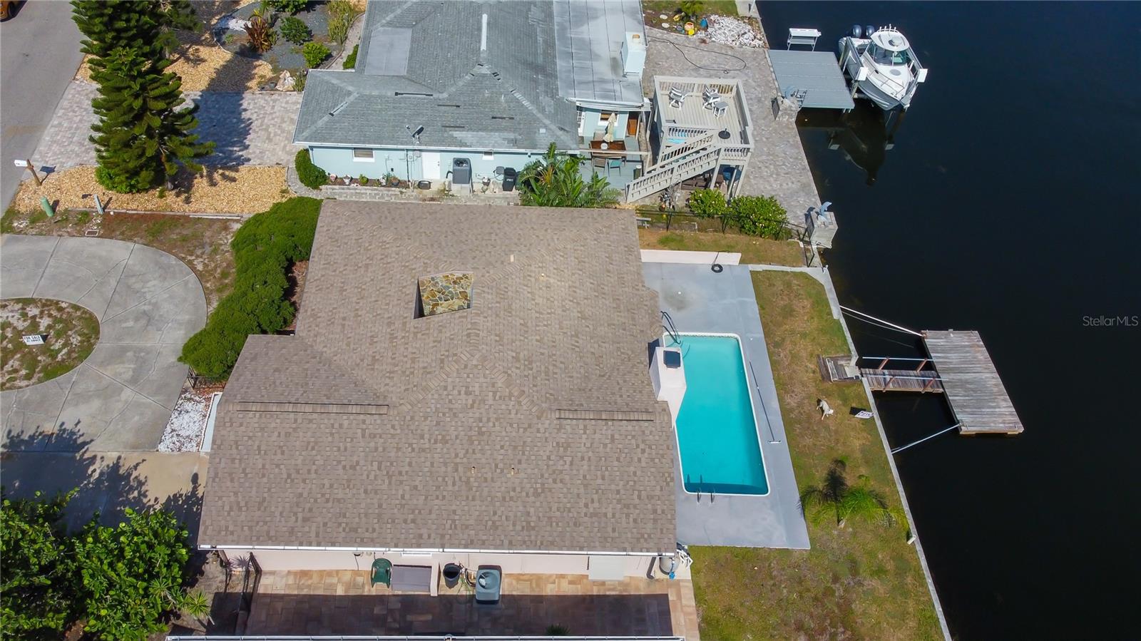 Listing photo id 25 for 5937 Beverly Drive