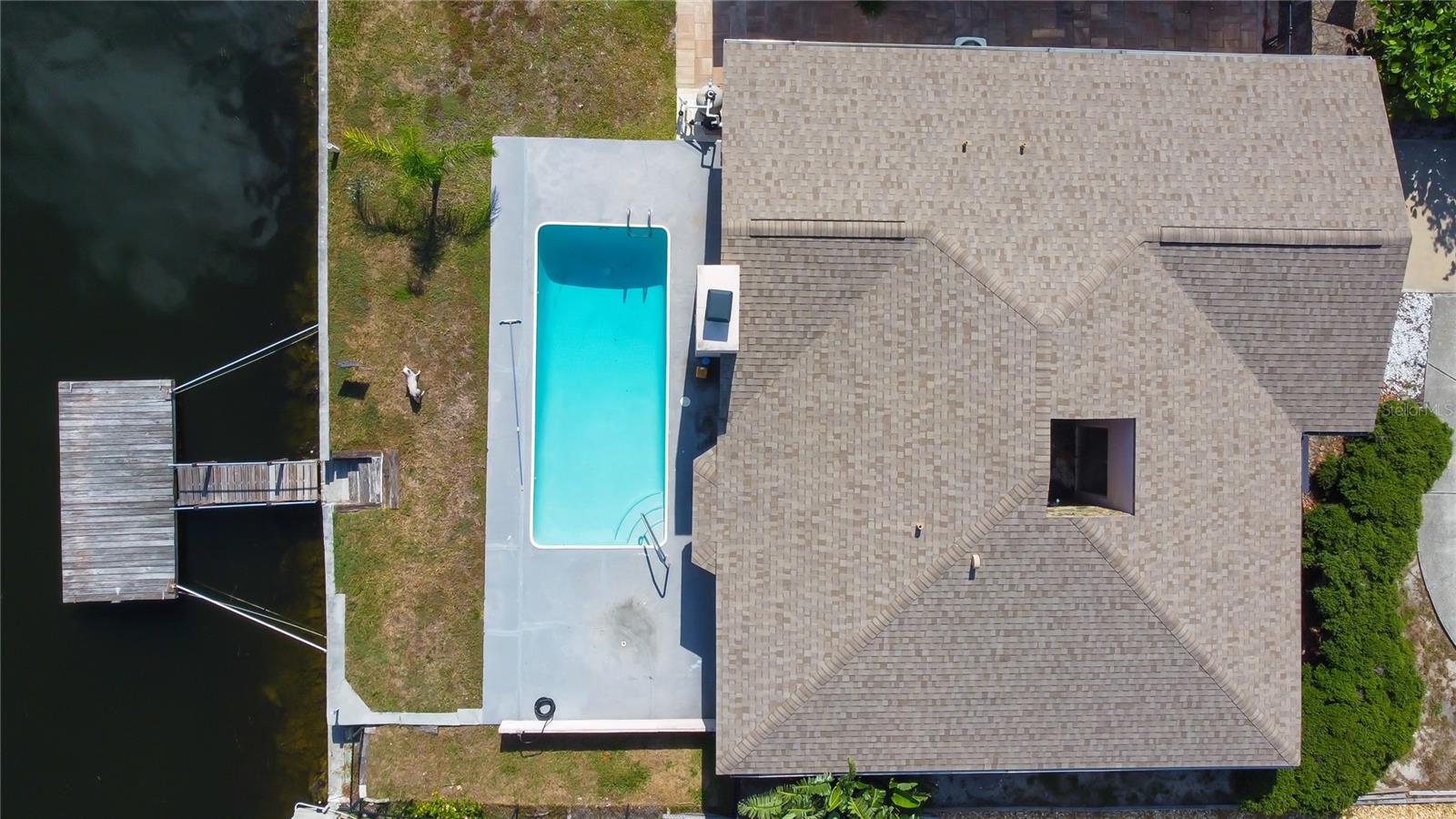 Listing photo id 3 for 5937 Beverly Drive