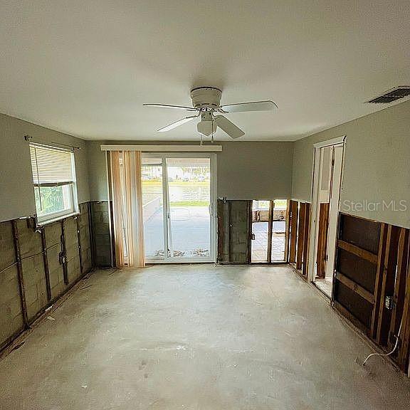 Listing photo id 7 for 5937 Beverly Drive