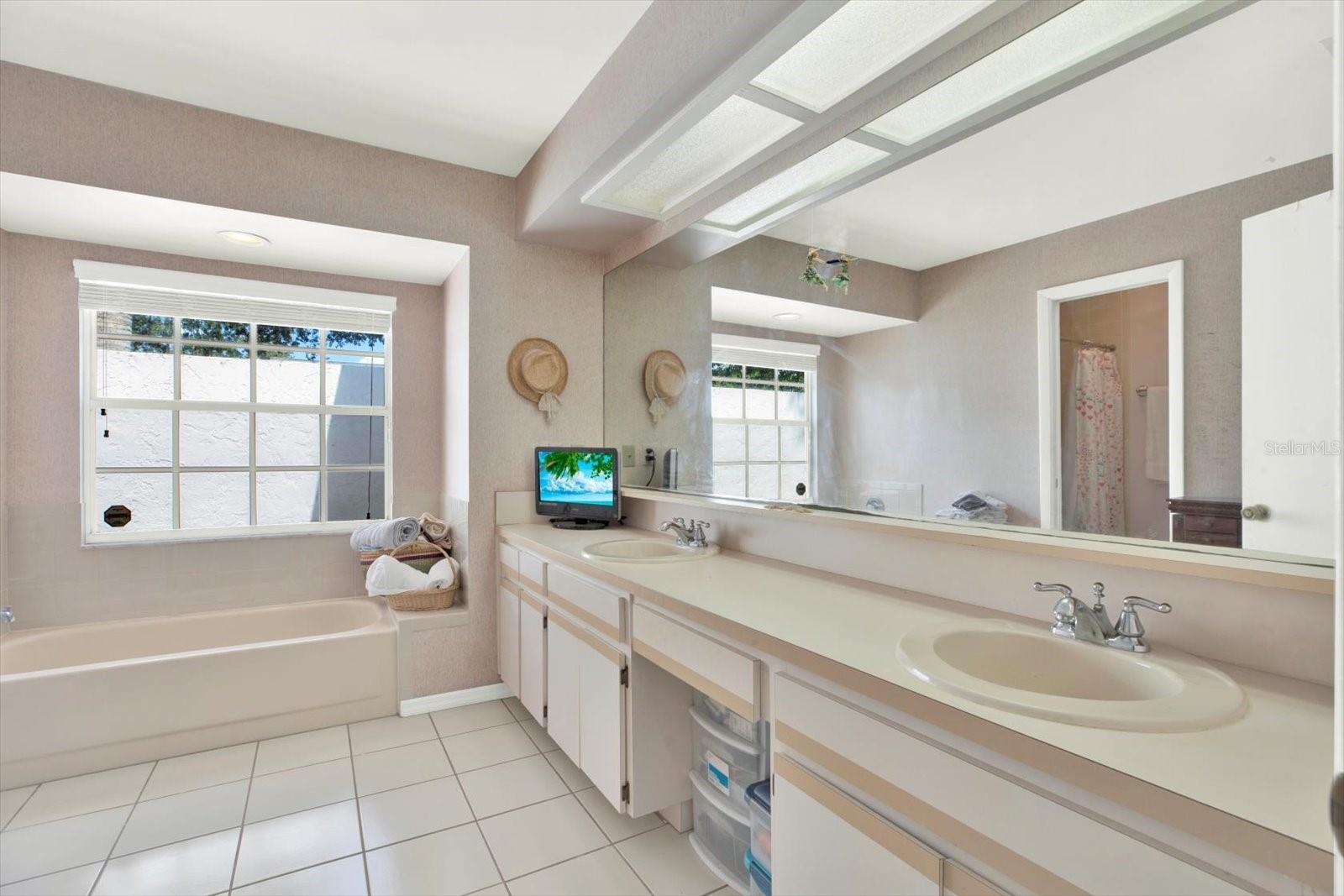 Image 12 of 32 For 15830 Glenarn Drive