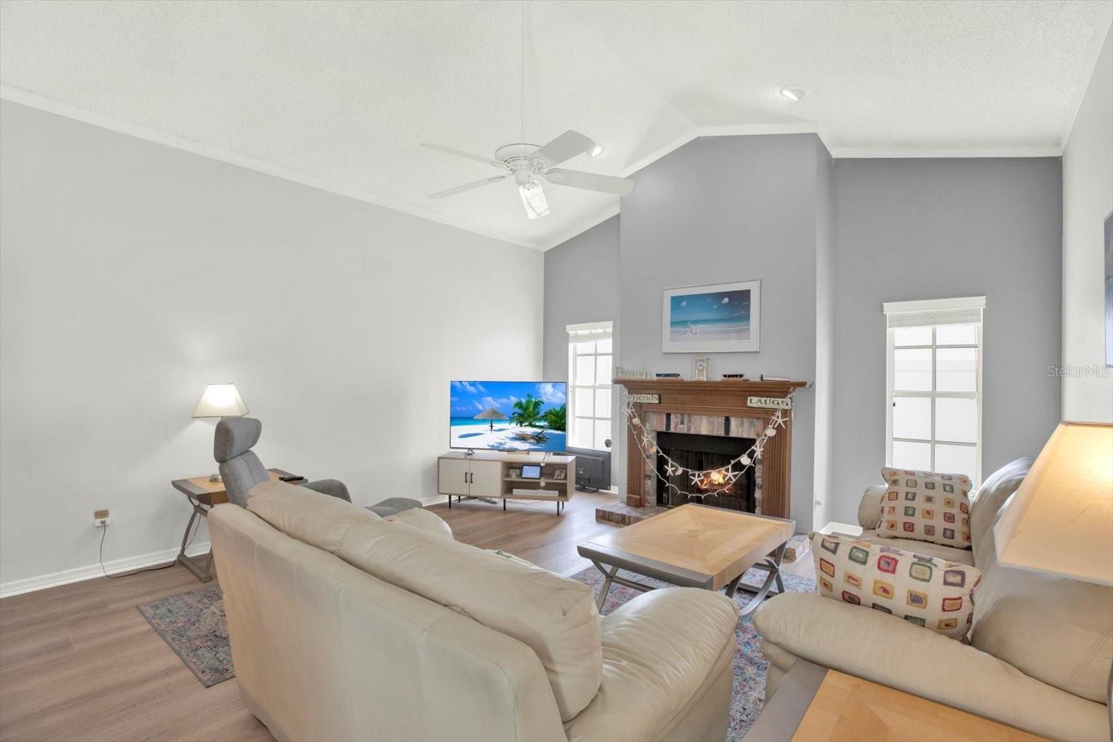 Image 3 of 32 For 15830 Glenarn Drive