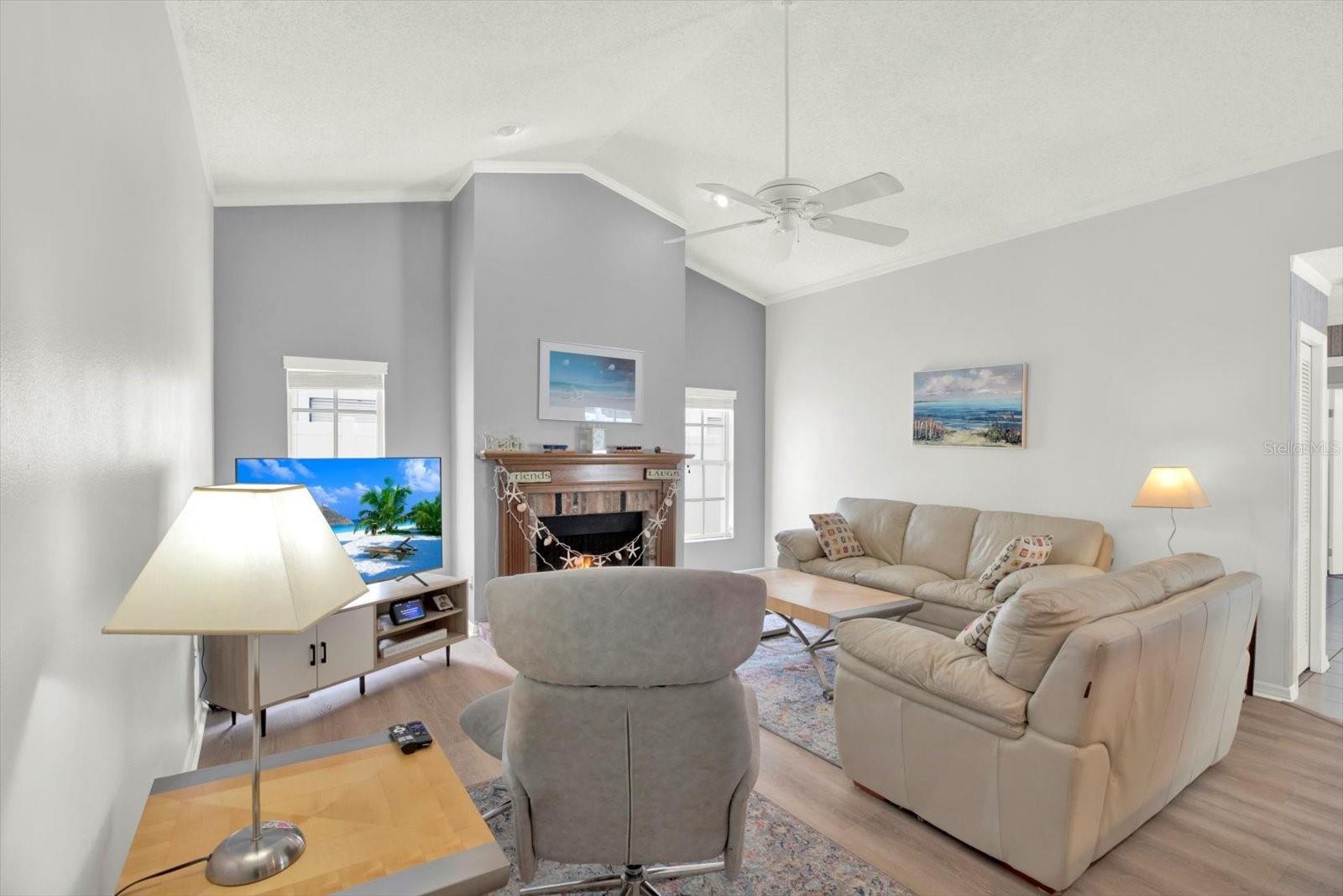 Image 4 of 32 For 15830 Glenarn Drive