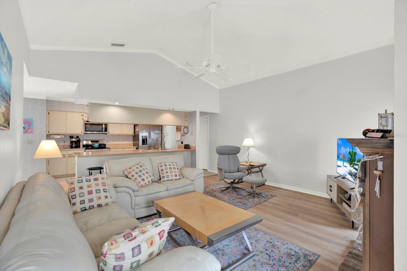 Image 5 of 32 For 15830 Glenarn Drive