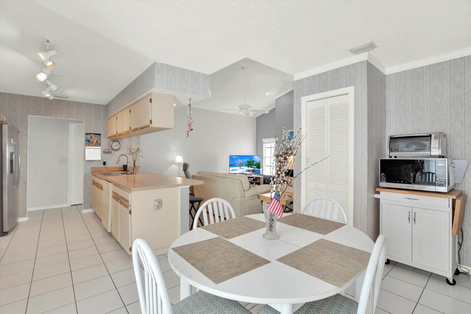 Image 8 of 32 For 15830 Glenarn Drive