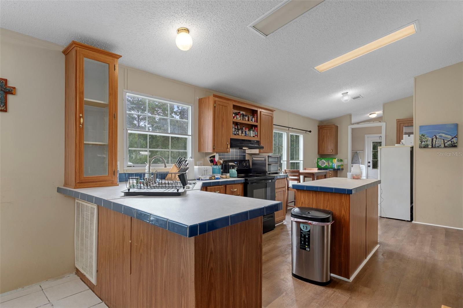 Image 6 of 18 For 6540 Holiday Street