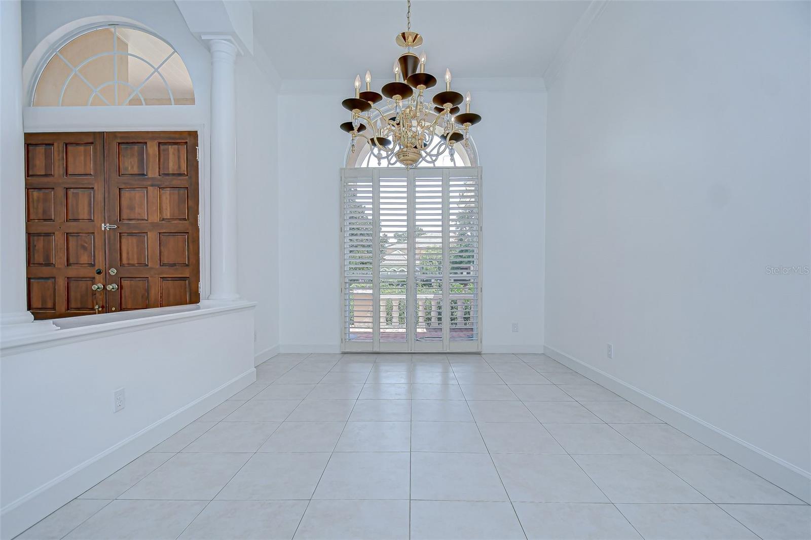 Listing photo id 9 for 6407 Renwick Circle