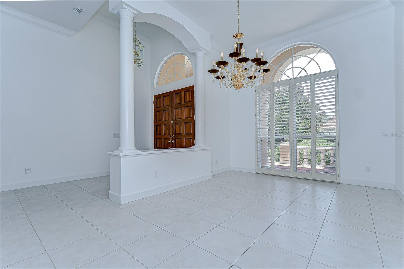 Listing photo id 10 for 6407 Renwick Circle