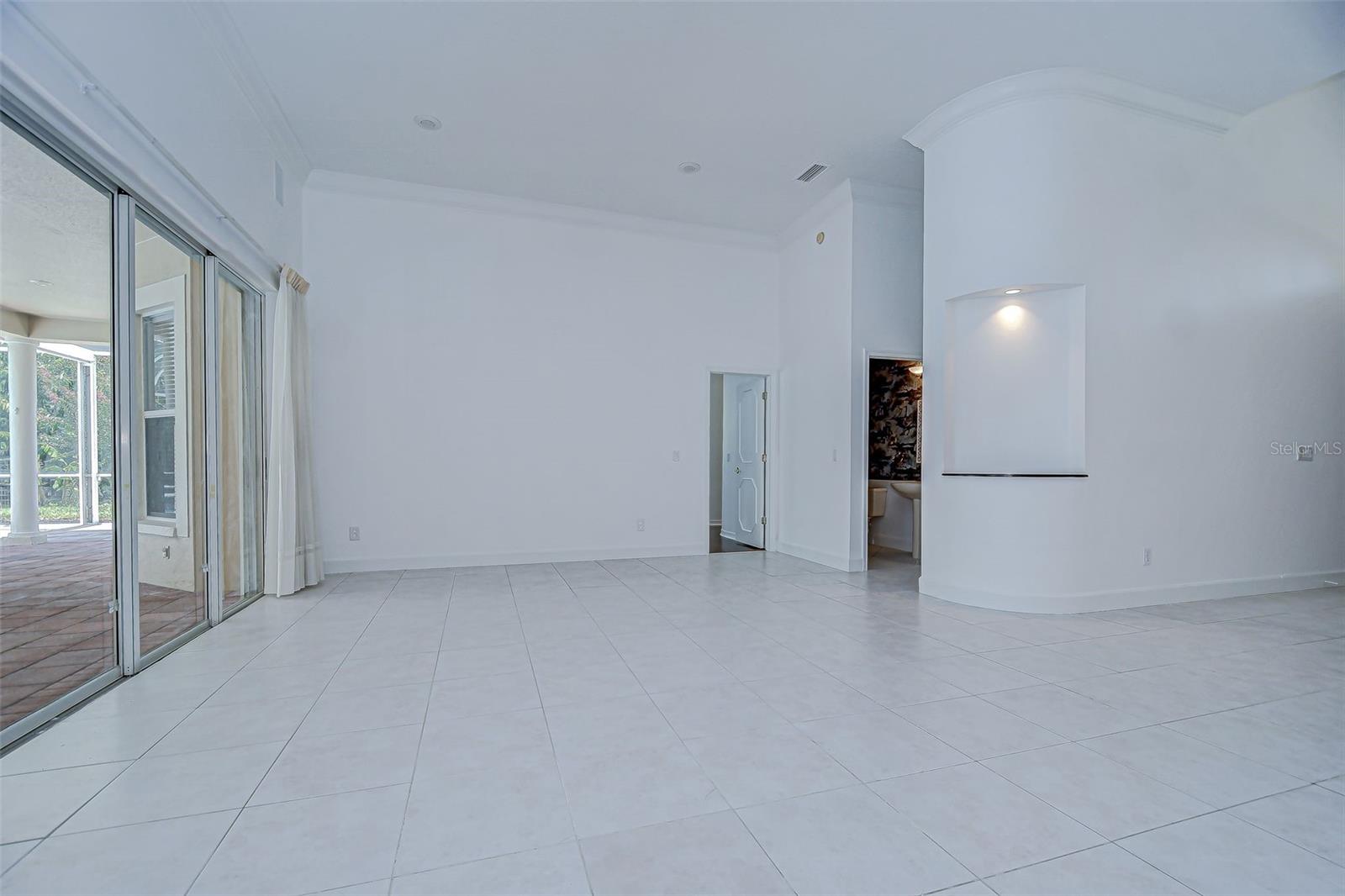 Listing photo id 12 for 6407 Renwick Circle