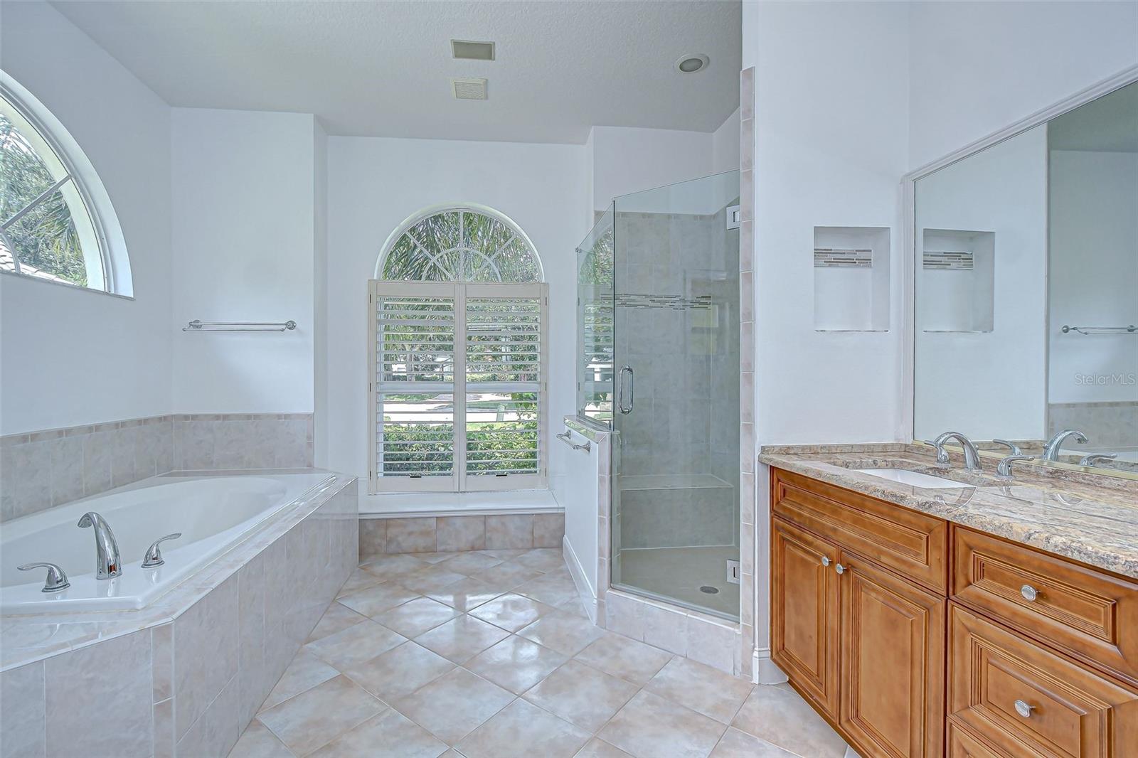 Listing photo id 20 for 6407 Renwick Circle