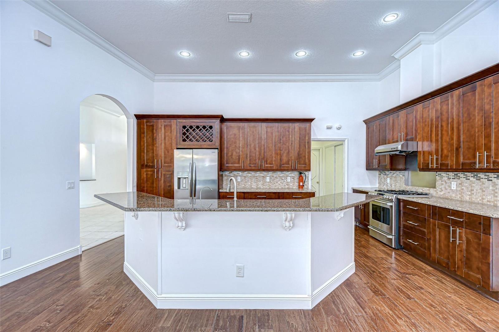 Listing photo id 25 for 6407 Renwick Circle
