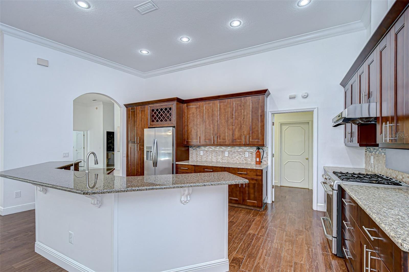 Listing photo id 26 for 6407 Renwick Circle