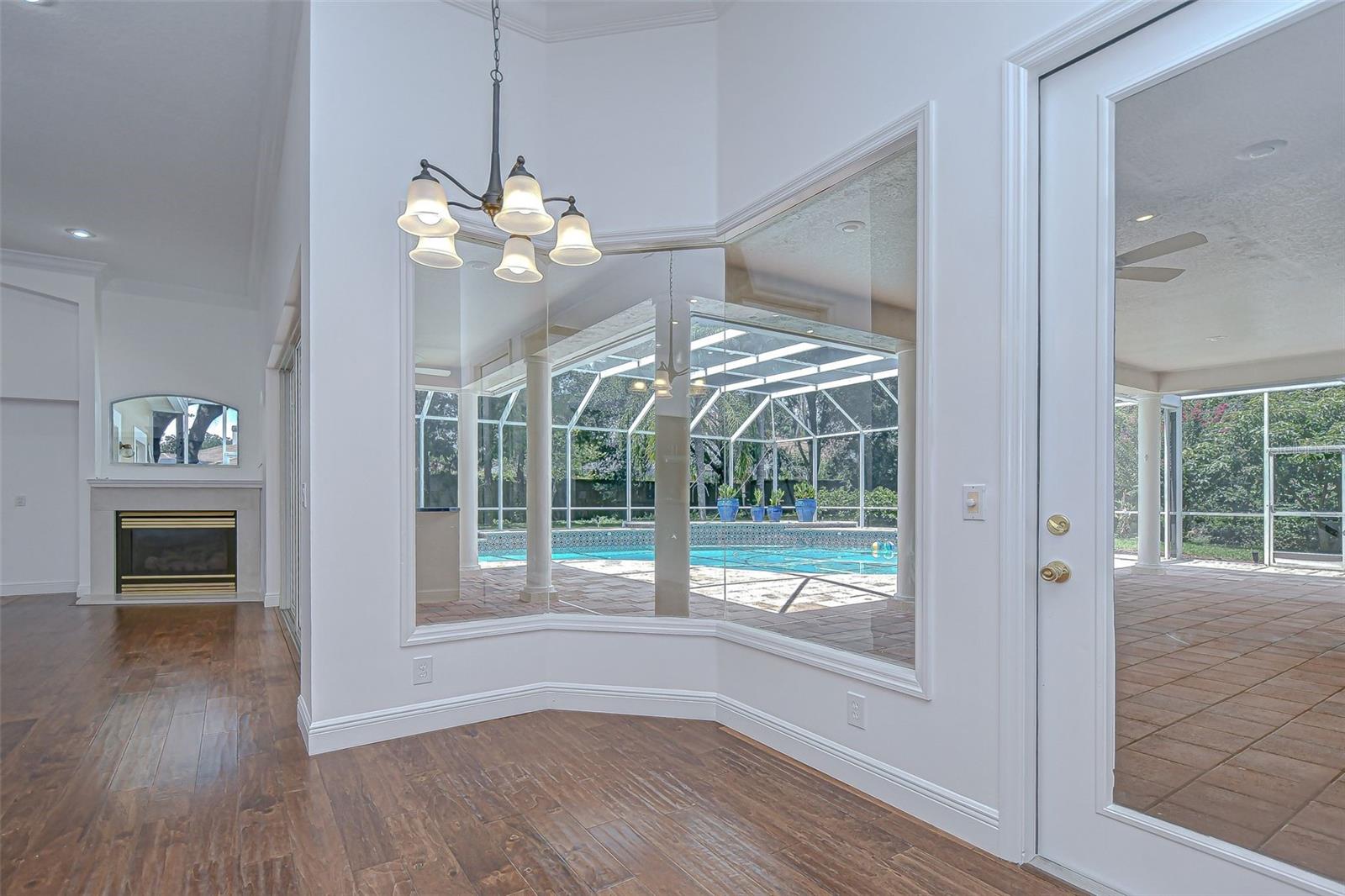 Listing photo id 28 for 6407 Renwick Circle