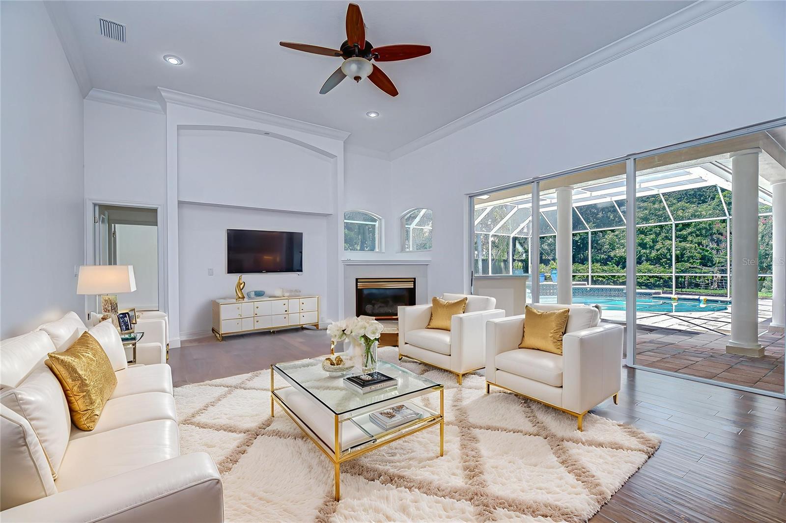 Listing photo id 31 for 6407 Renwick Circle