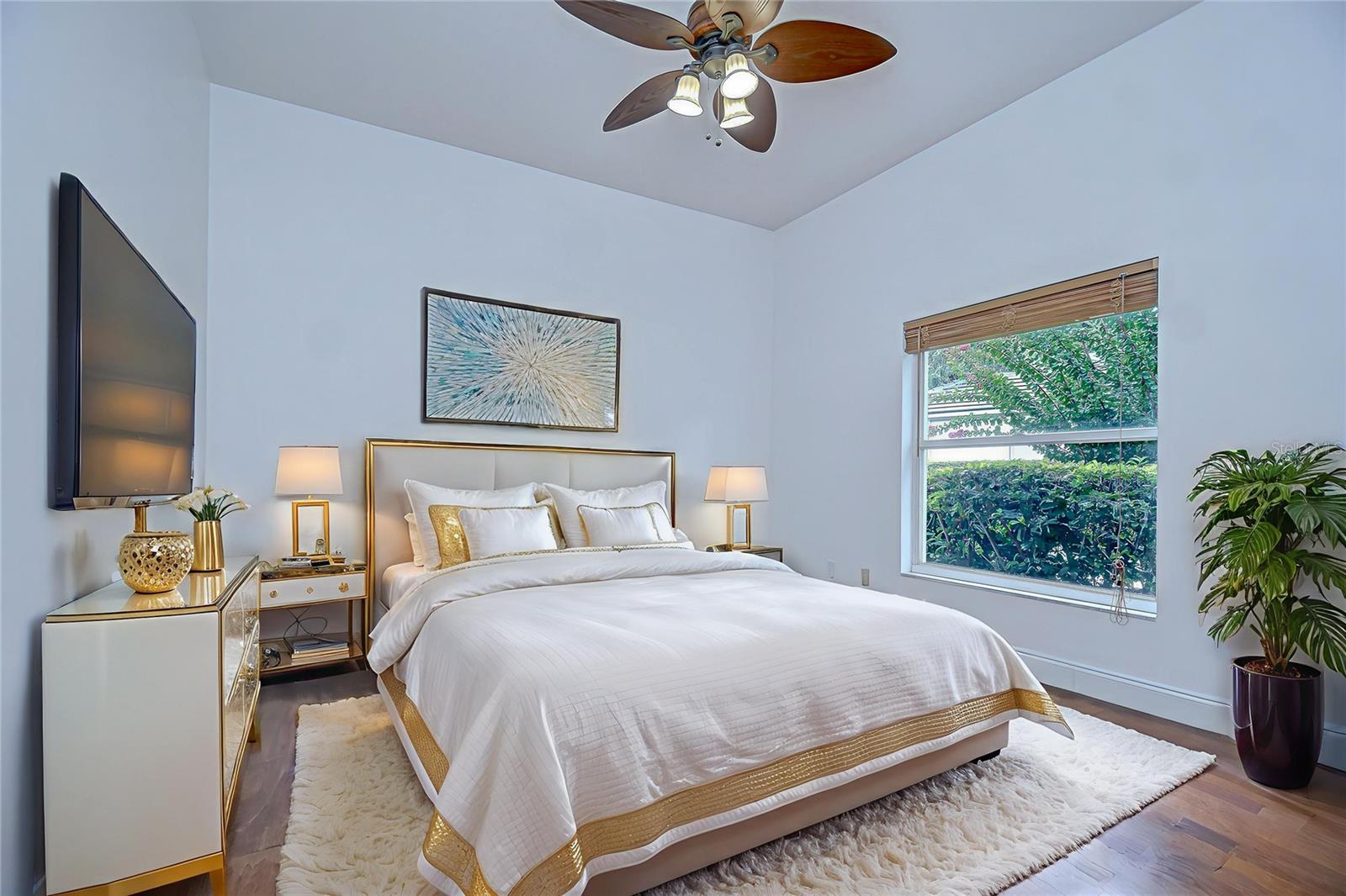 Listing photo id 37 for 6407 Renwick Circle