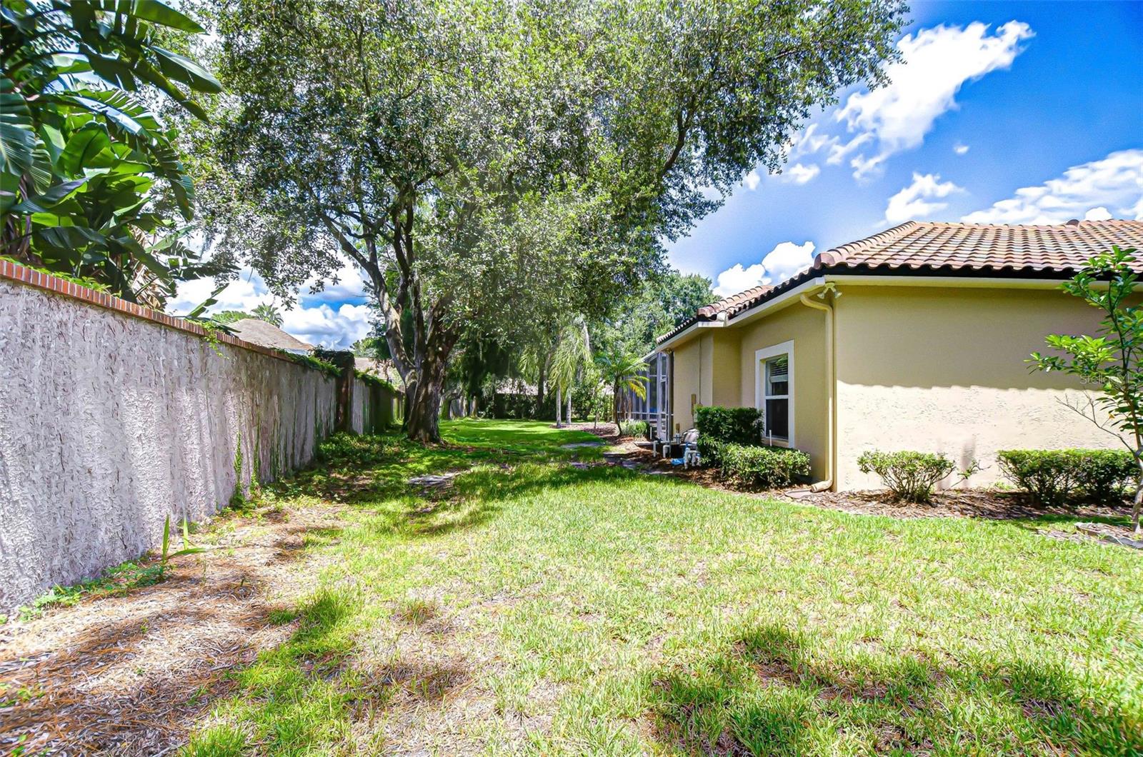 Listing photo id 39 for 6407 Renwick Circle